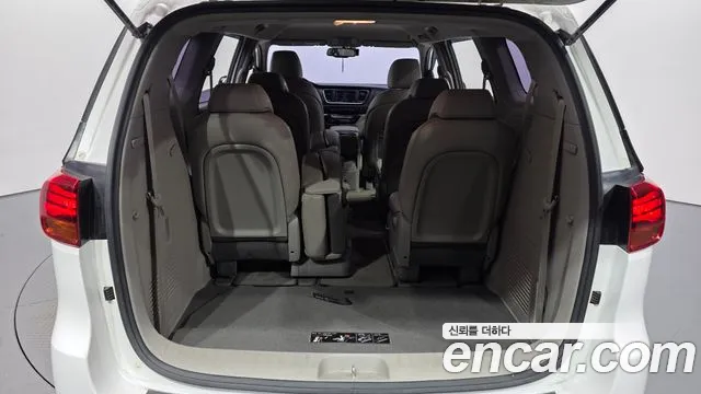 Kia Carnival — фото 16