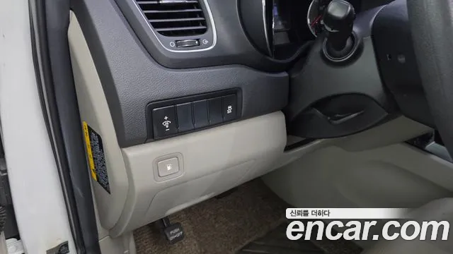 Kia Carnival — фото 18