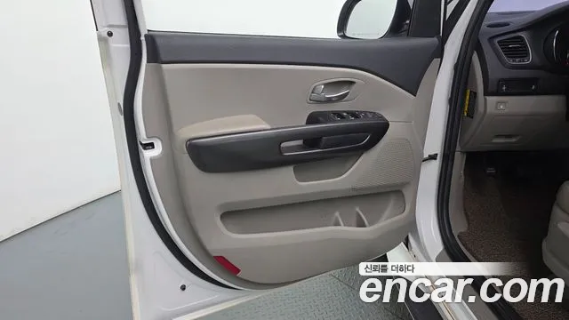 Kia Carnival — фото 24
