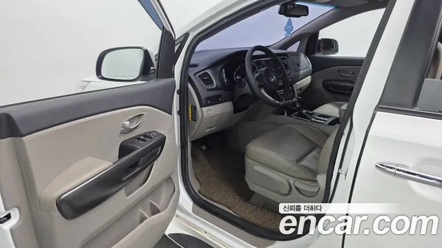 Kia Carnival — фото 10