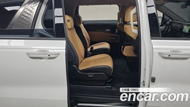 Kia Carnival — фото 11