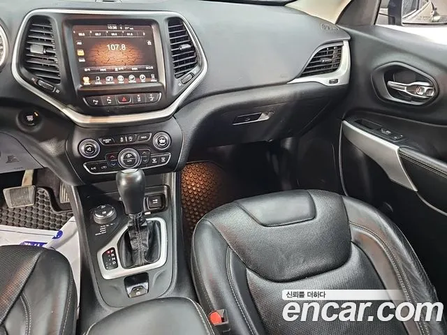 Jeep Cherokee — фото 11