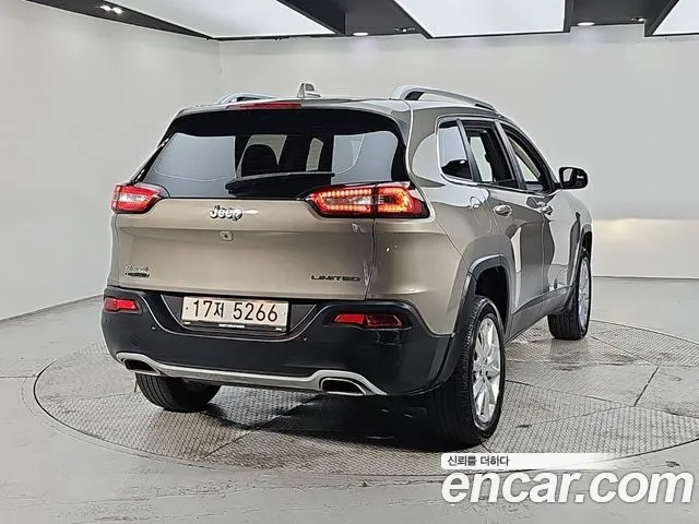 Jeep Cherokee — фото 2