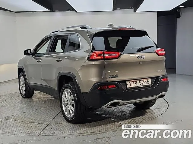 Jeep Cherokee — фото 4