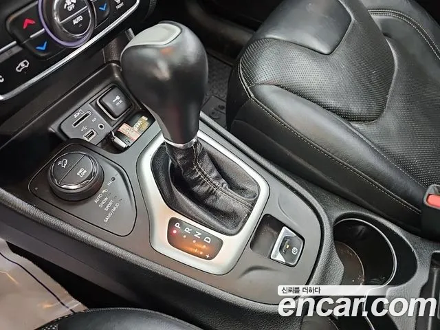 Jeep Cherokee — фото 9