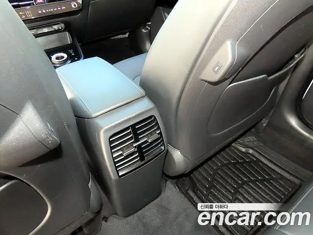 Kia Niro — фото 19