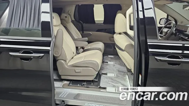 Kia Carnival — фото 10