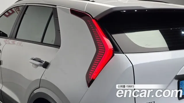 Kia Niro — фото 24