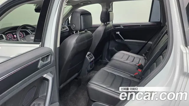 Volkswagen Tiguan — фото 11
