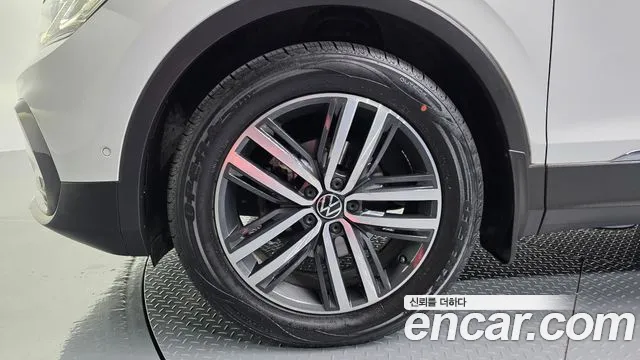 Volkswagen Tiguan — фото 4