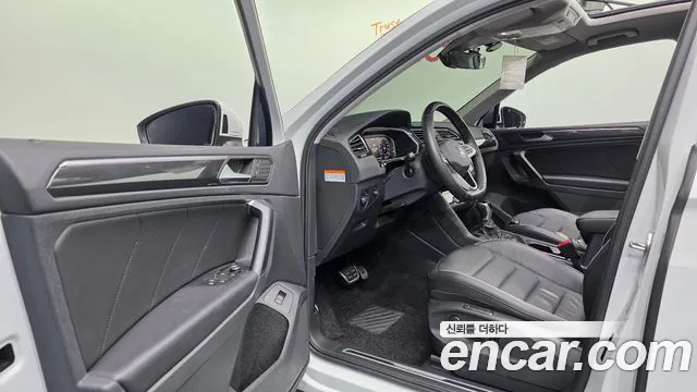 Volkswagen Tiguan — фото 9