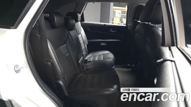 Kia Sorento — фото 11