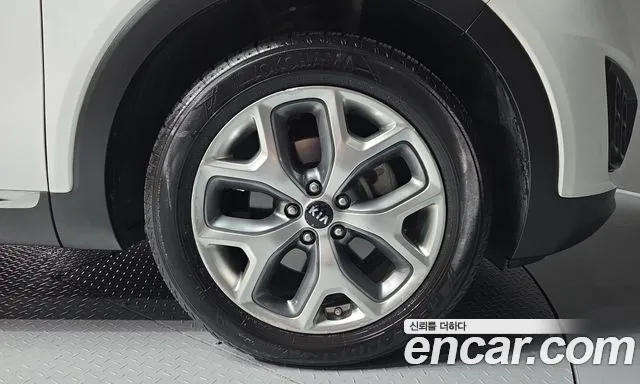 Kia Sorento — фото 21