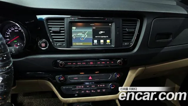 Kia Carnival — фото 16