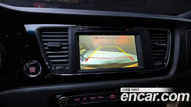 Kia Carnival — фото 17
