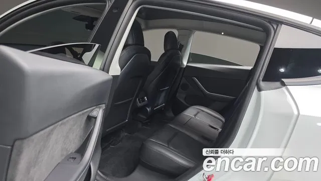 Tesla Model Y — фото 17
