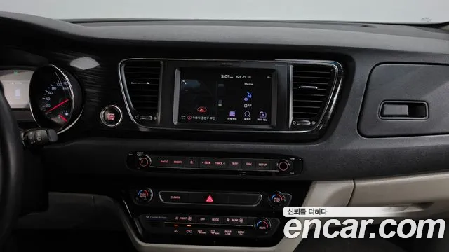 Kia Carnival — фото 13