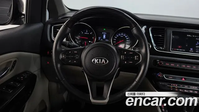 Kia Carnival — фото 14