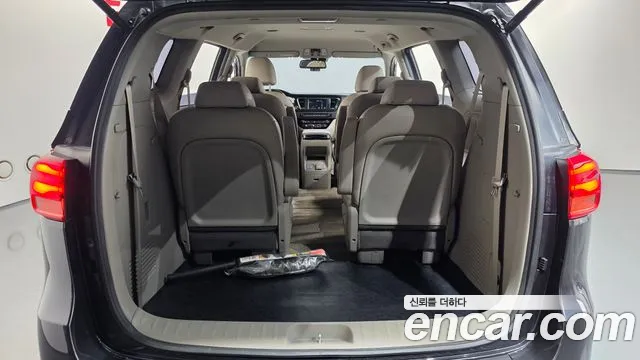 Kia Carnival — фото 17