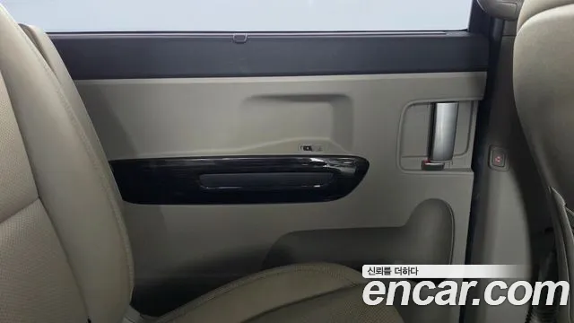 Kia Carnival — фото 25