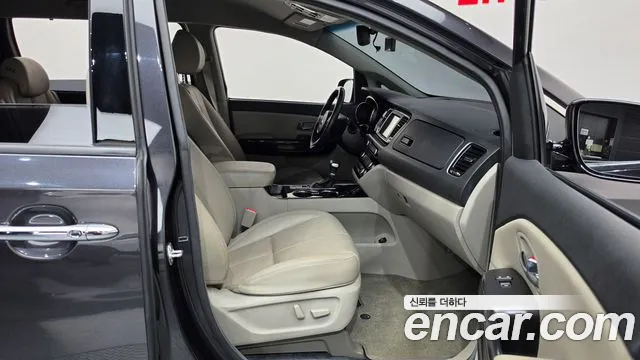 Kia Carnival — фото 26