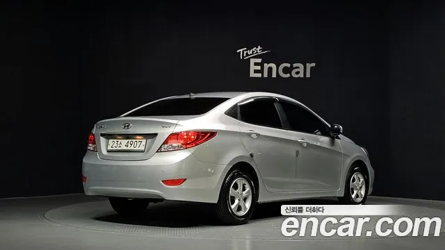 Hyundai Accent — фото 2