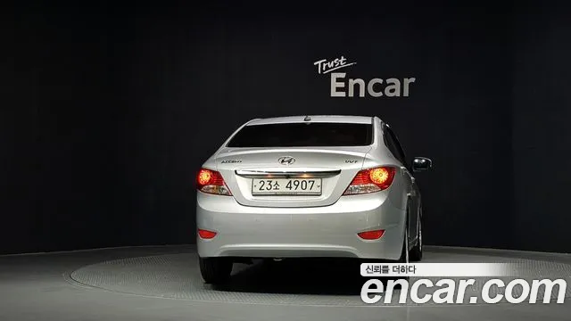 Hyundai Accent — фото 4