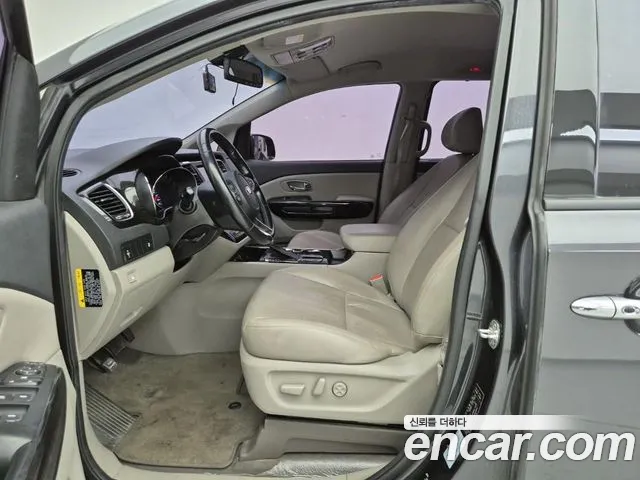 Kia Carnival — фото 11