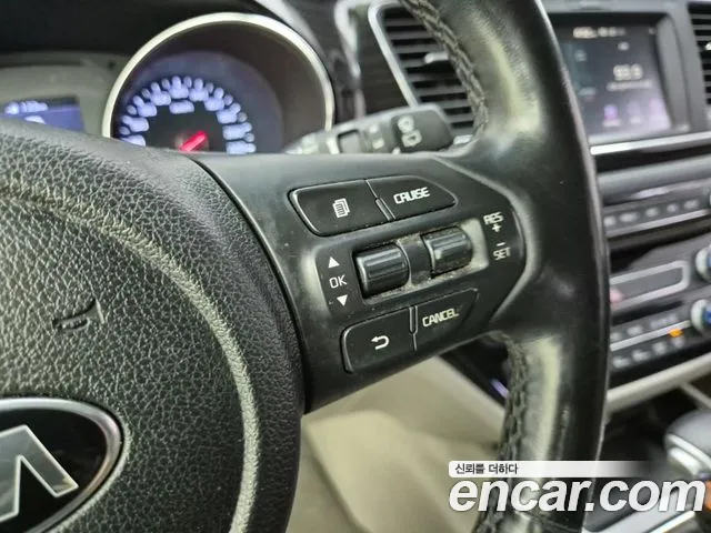 Kia Carnival — фото 15