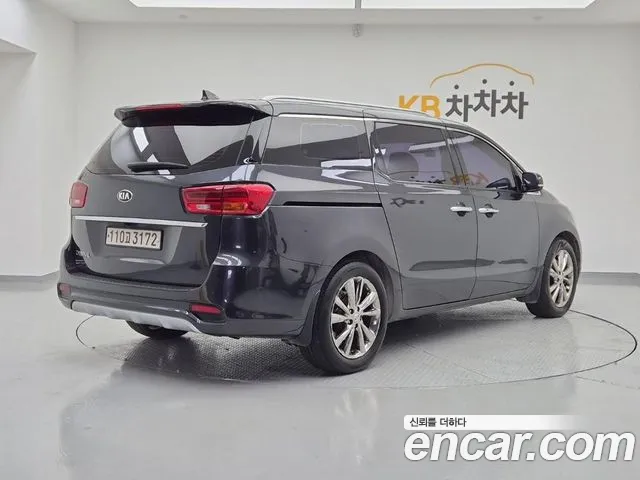 Kia Carnival — фото 4