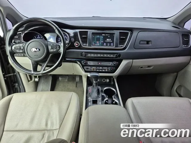 Kia Carnival — фото 5