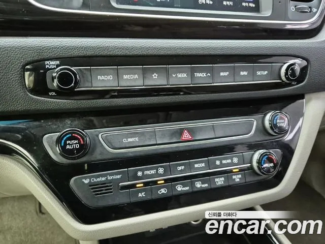 Kia Carnival — фото 10