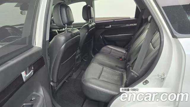 Kia Sorento — фото 11