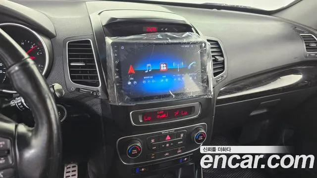 Kia Sorento — фото 13