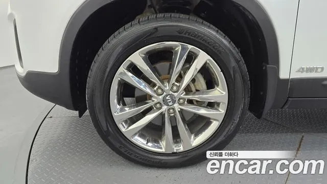 Kia Sorento — фото 5