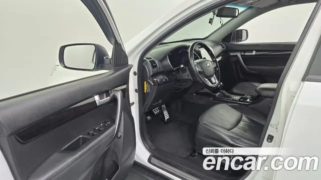 Kia Sorento — фото 10
