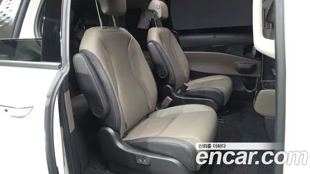 Kia Carnival — фото 12