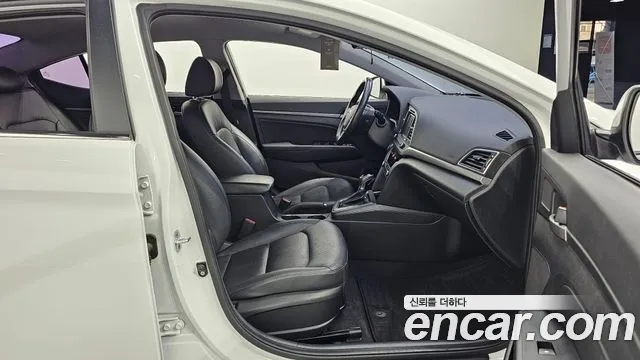 Hyundai Avante — фото 11