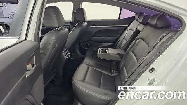 Hyundai Avante — фото 12