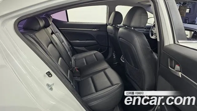 Hyundai Avante — фото 26