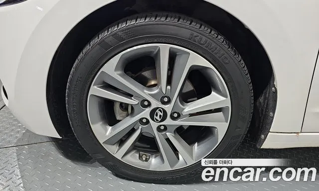 Hyundai Avante — фото 5