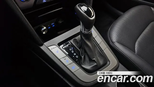 Hyundai Avante — фото 9