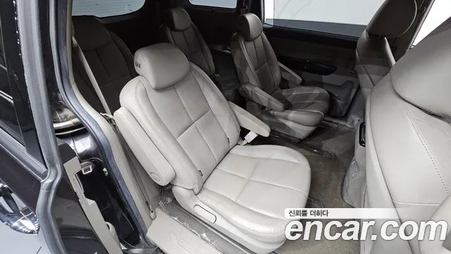 Kia Carnival — фото 11
