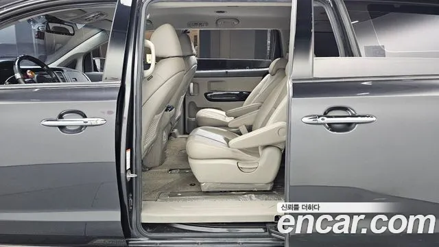 Kia Carnival — фото 12