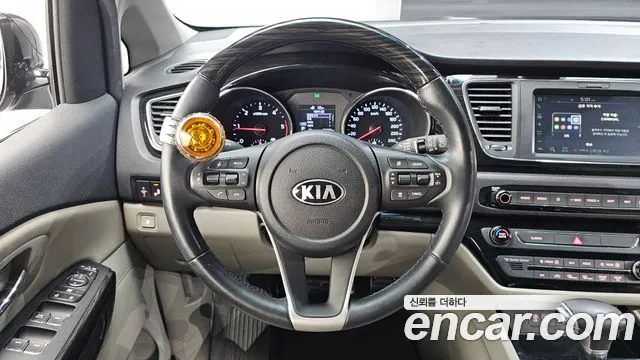 Kia Carnival — фото 13