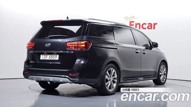 Kia Carnival — фото 2