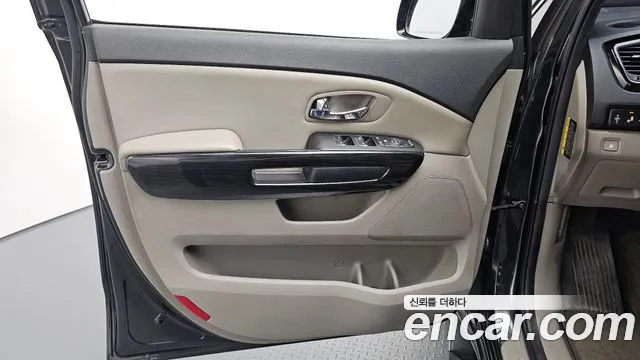 Kia Carnival — фото 24