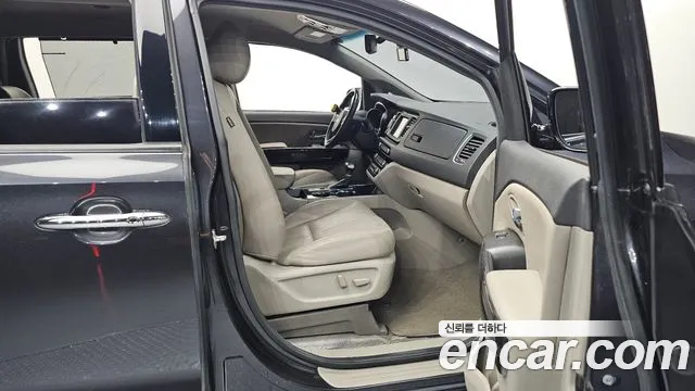 Kia Carnival — фото 26