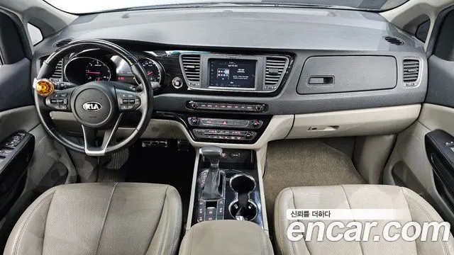 Kia Carnival — фото 7