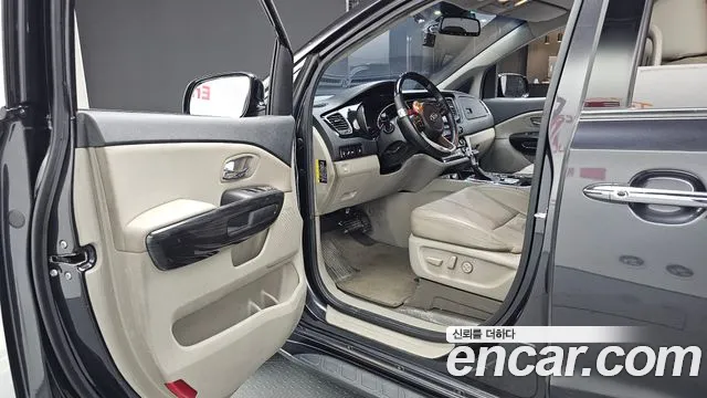 Kia Carnival — фото 10